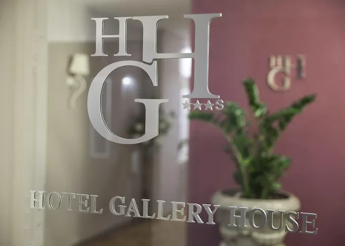 Gallery House 호텔 3*