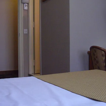 Ξενοδοχείο Gallery House 3*