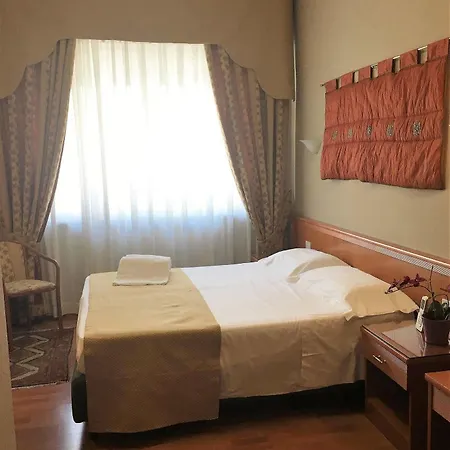 Gallery House Ξενοδοχείο 3*