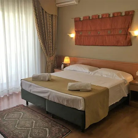 Gallery House Ξενοδοχείο 3*